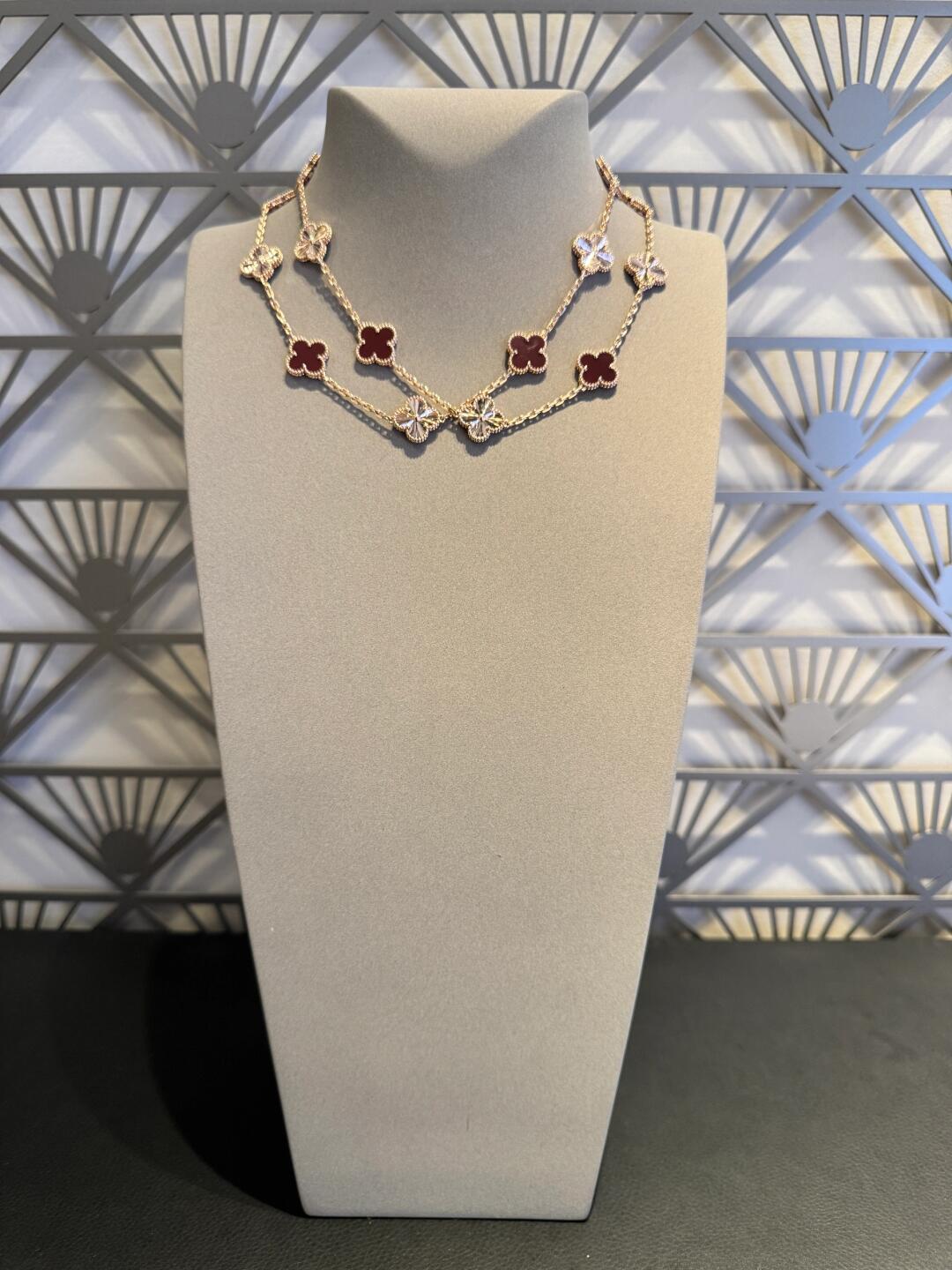 [Elite]CLOVER 20 MOTIFS LASER CARNELIAN NECKLACE
