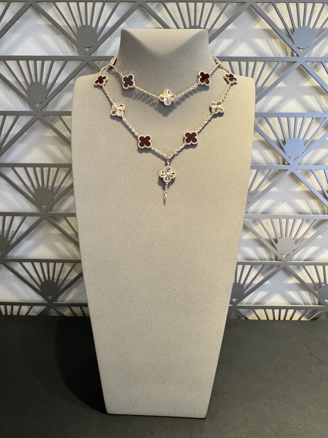 [Elite]CLOVER 20 MOTIFS LASER CARNELIAN NECKLACE