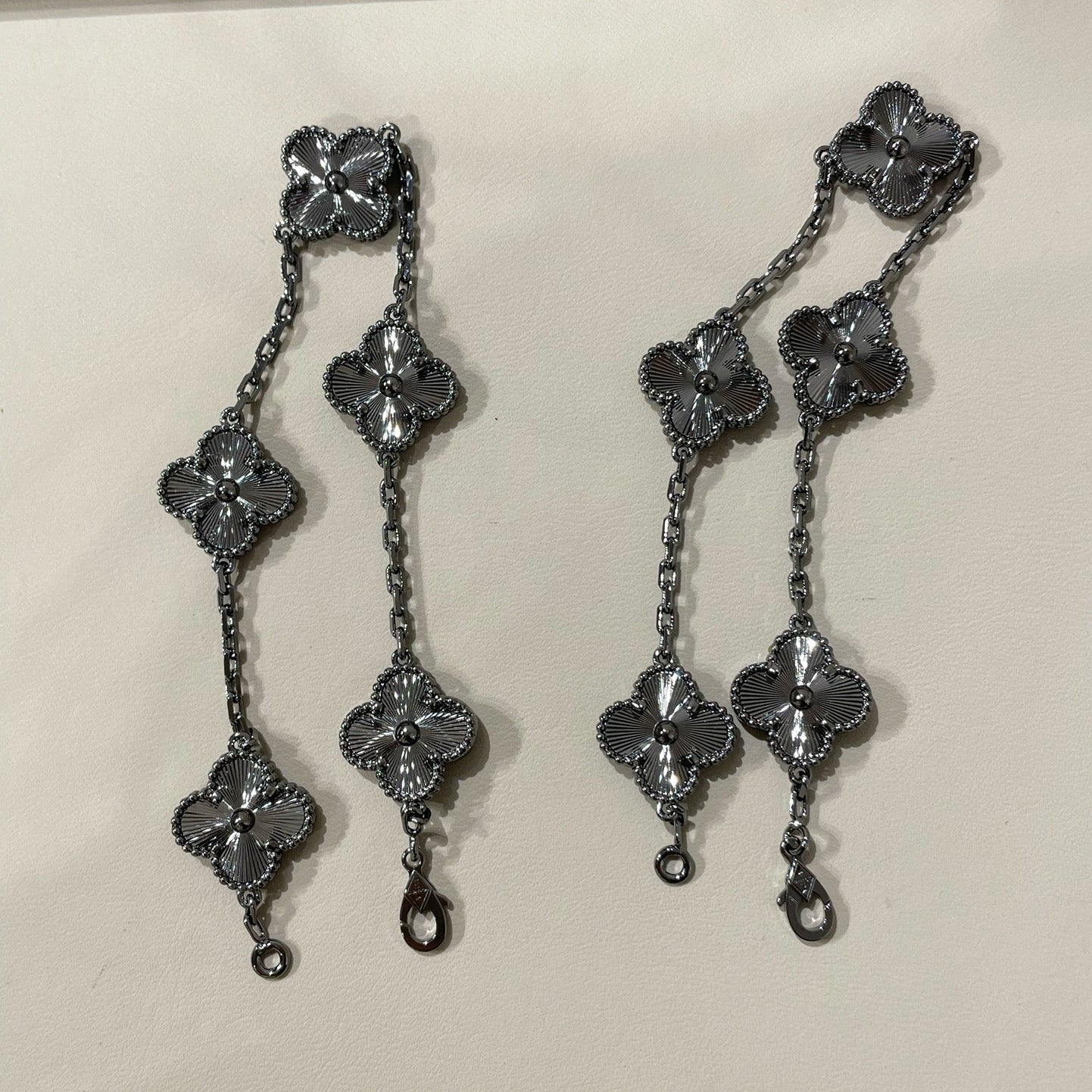[Elite]CLOVER 5 MOTIF BLACK BRACELET