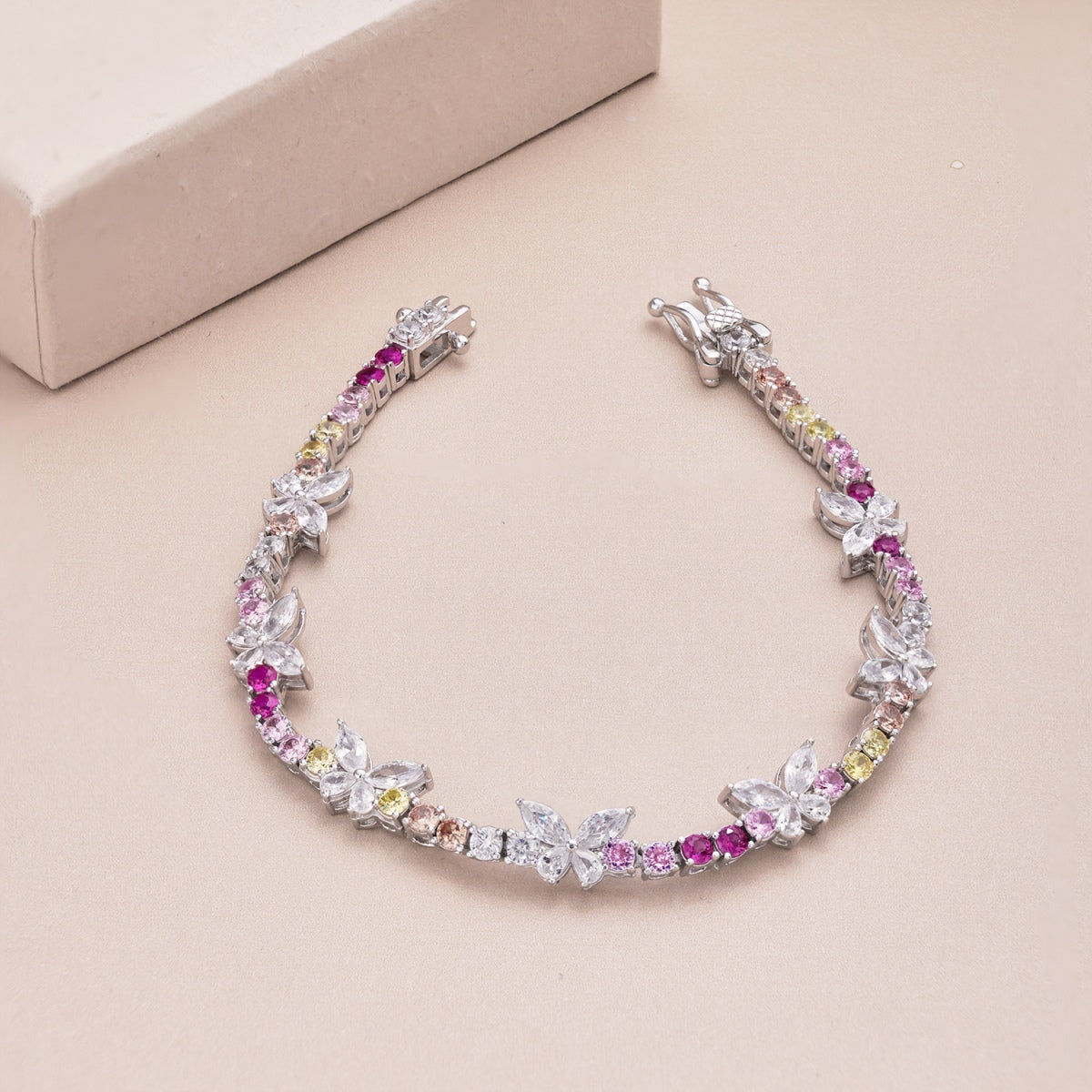 [Elite]Ornate Colorful Butterfly Shape Round Cut Daily Bracelet