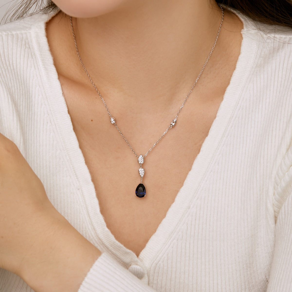 [Elite]Dazzling Pear Cut Necklace