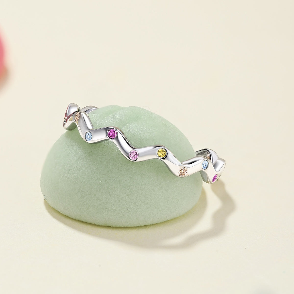[Elite]Ornate Vibrant Round Cut Daily Ring
