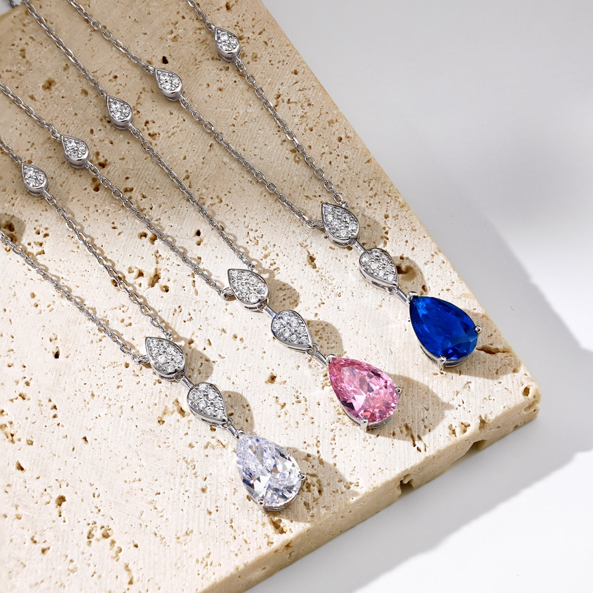 [Elite]Dazzling Pear Cut Necklace