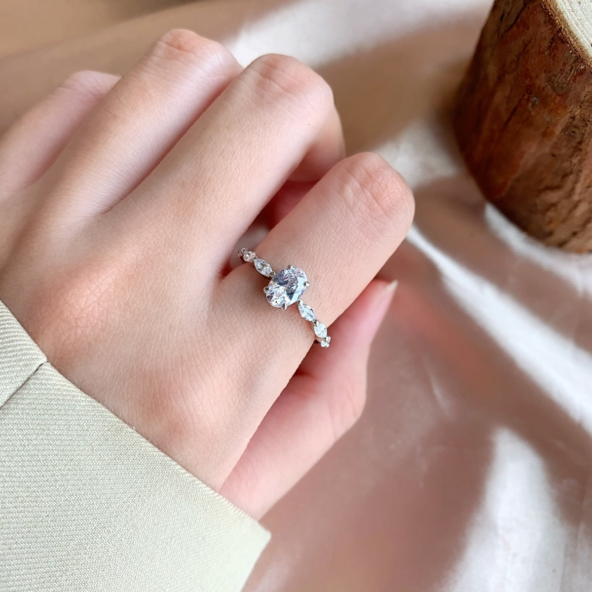 [Elite]0.75 Carat Luxurious Vibrant Elongated Cushion Cut Daily Ring