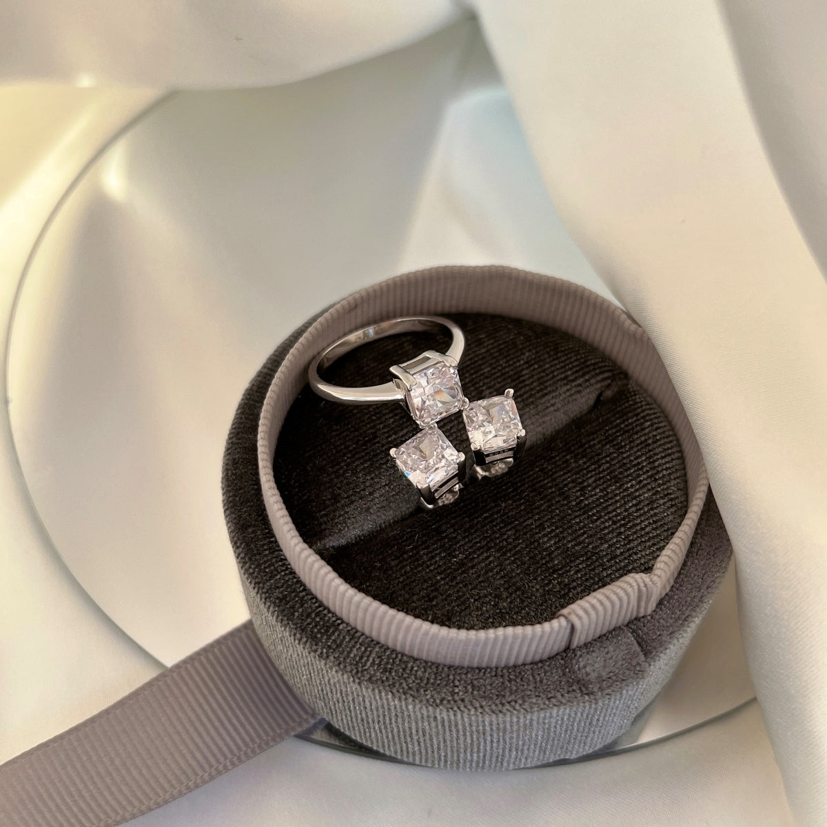 [Elite]1.0 Carat Radiant Princess Cut Wedding Earrings