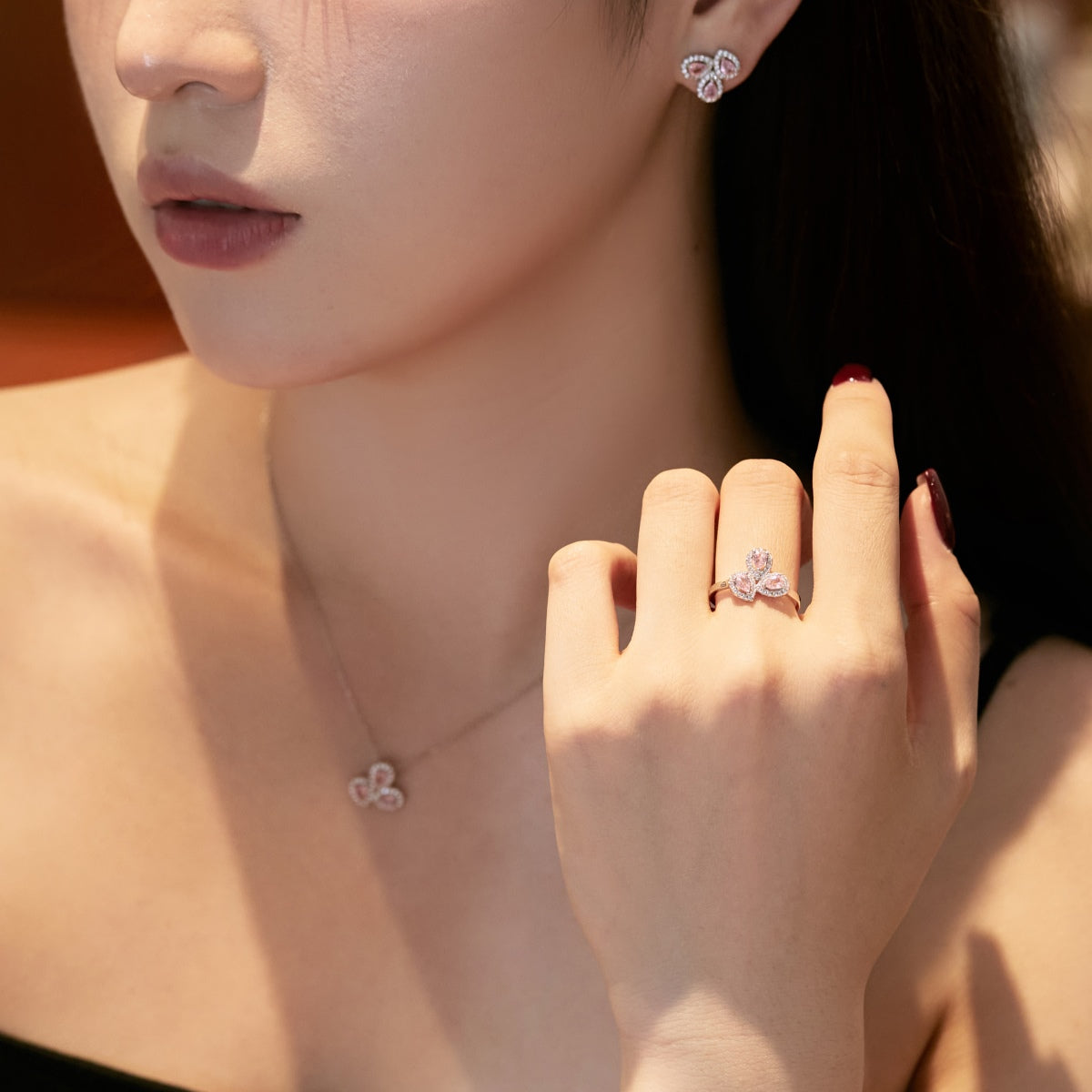 [Elite]Elegant Flower Shape Pear Cut Necklace
