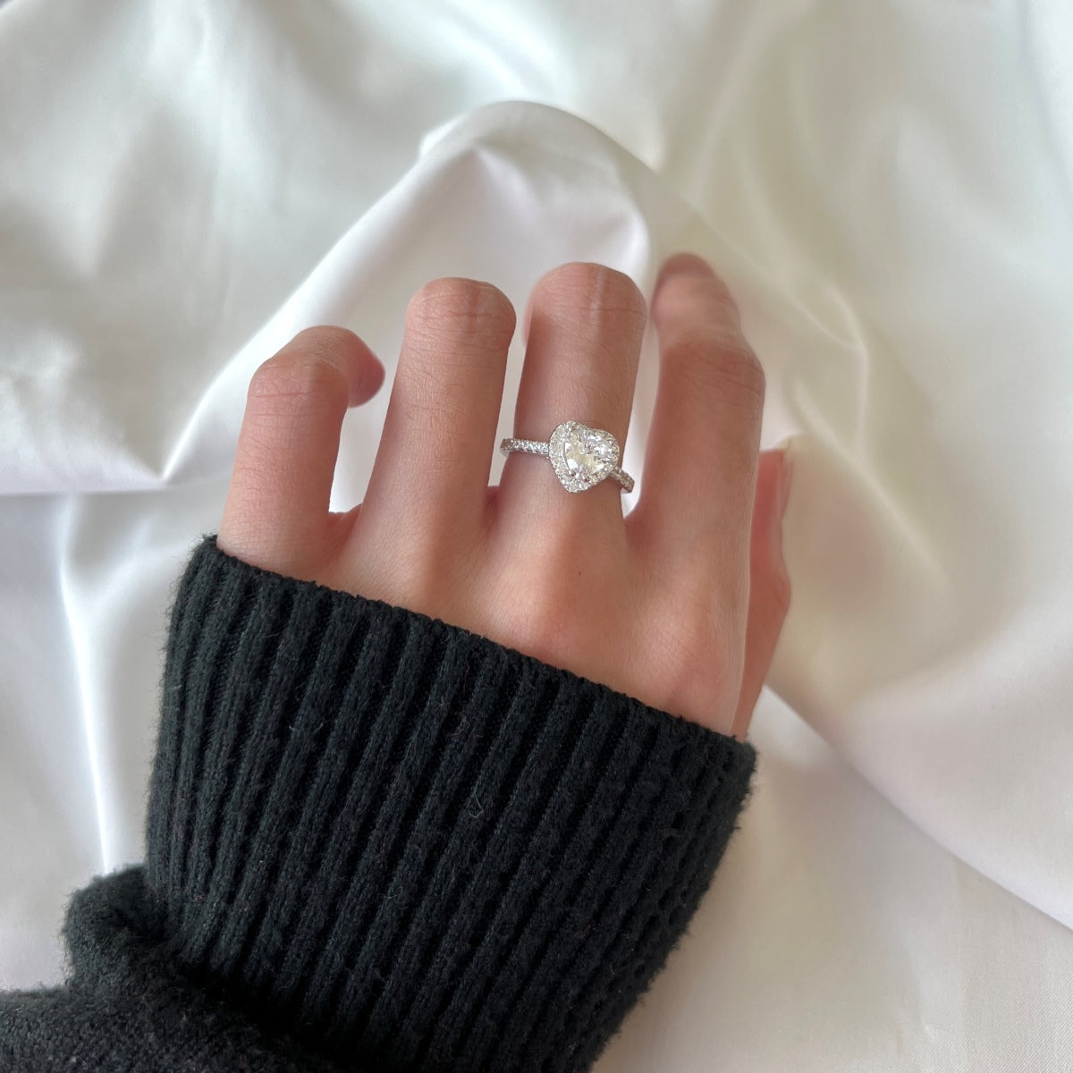 [Elite]Eternity Splashy Romantic Heart Shape Lover Ring