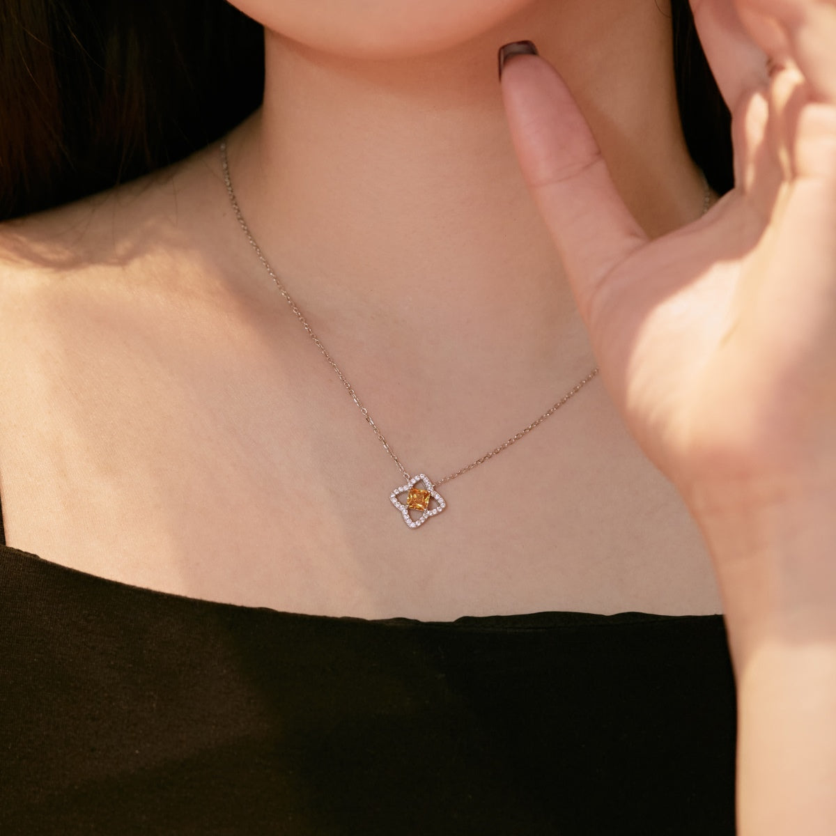 [Elite]Exquisite Flower Shape Princess Cut Necklace
