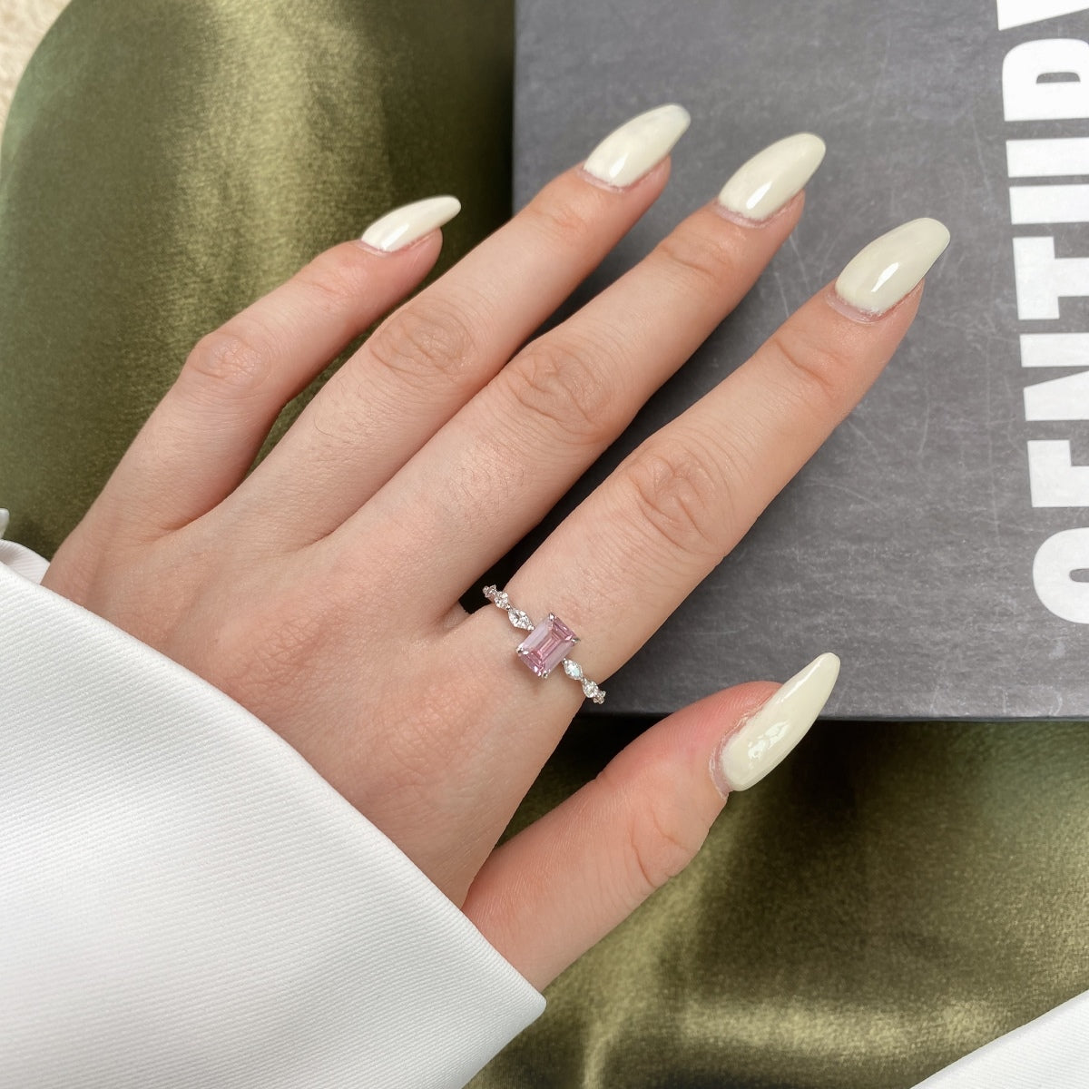 [Elite]1.0 Carat Dainty Resplendent Radiant Cut Daily Ring