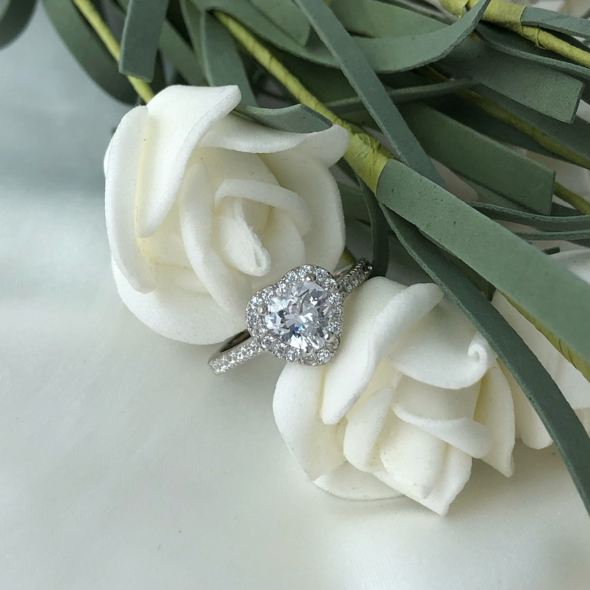 [Elite]Eternity Splashy Romantic Heart Shape Lover Ring