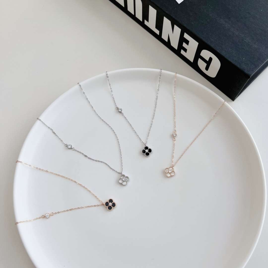 [Elite]Delicate Flower Shape Necklace