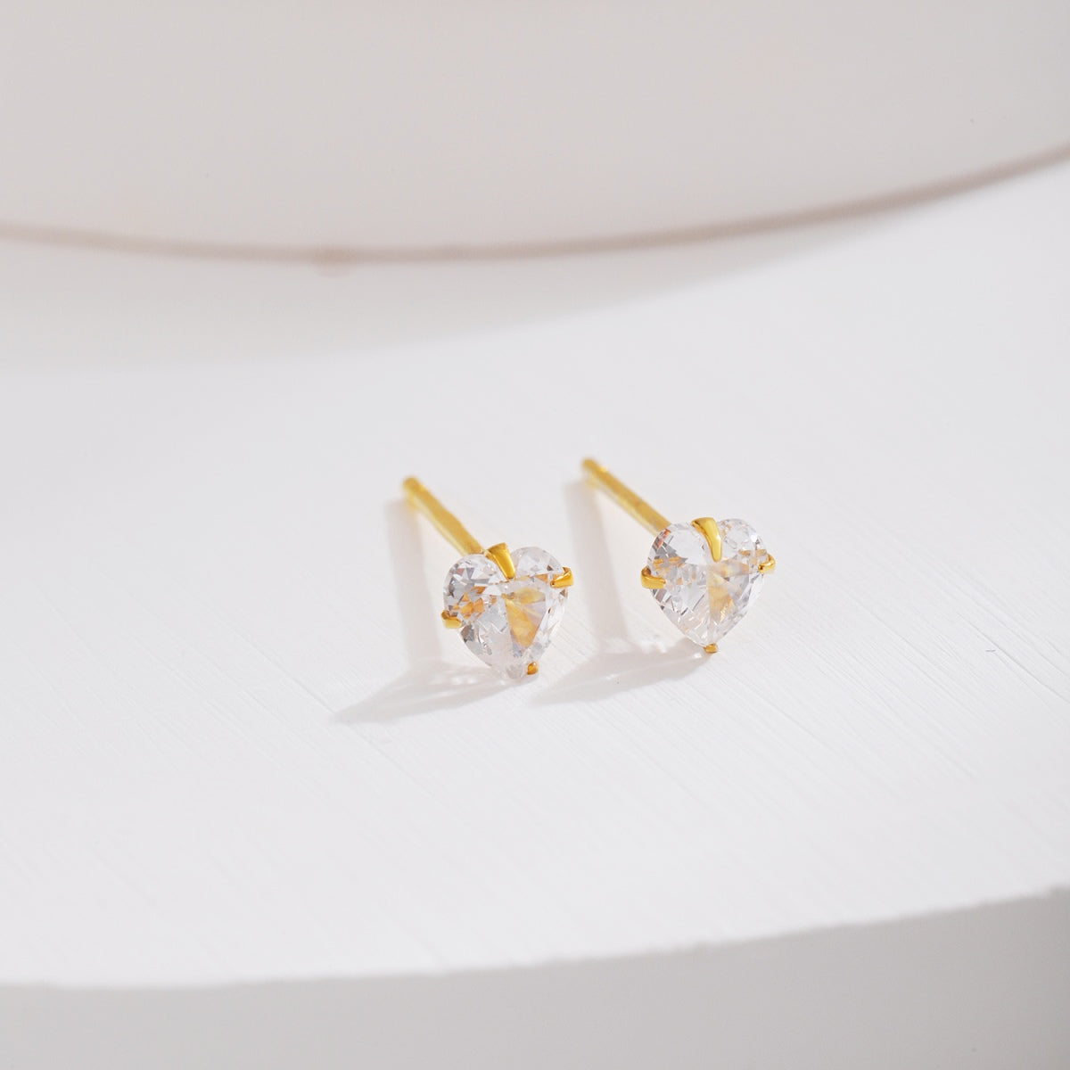 [Elite]Sparkling Heart Shaped Simple Earrings