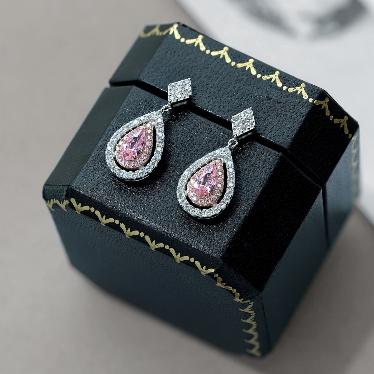 [Elite]Ornate Delicate Water Drop Shape Banquet Earrings