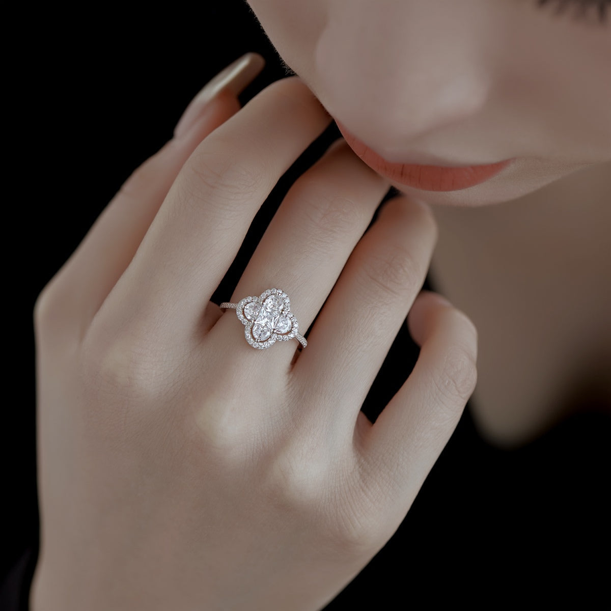 [Elite]Luxurious Eternity Flower Shape Banquet Ring