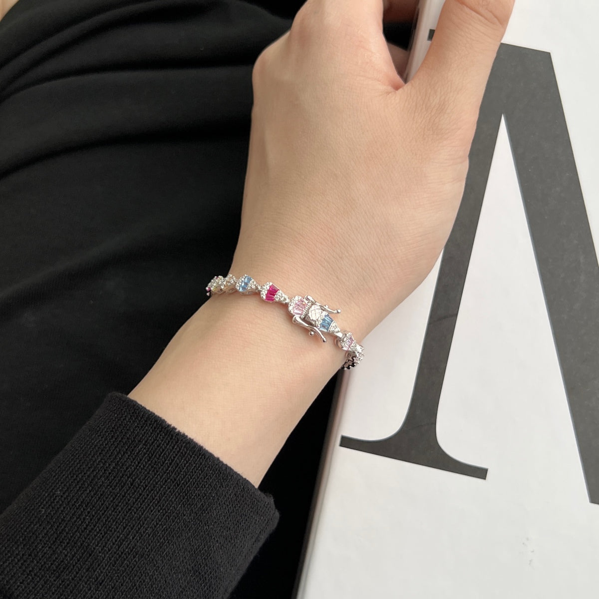 [Elite]Radiant Water Drop Shape Daily Bracelet