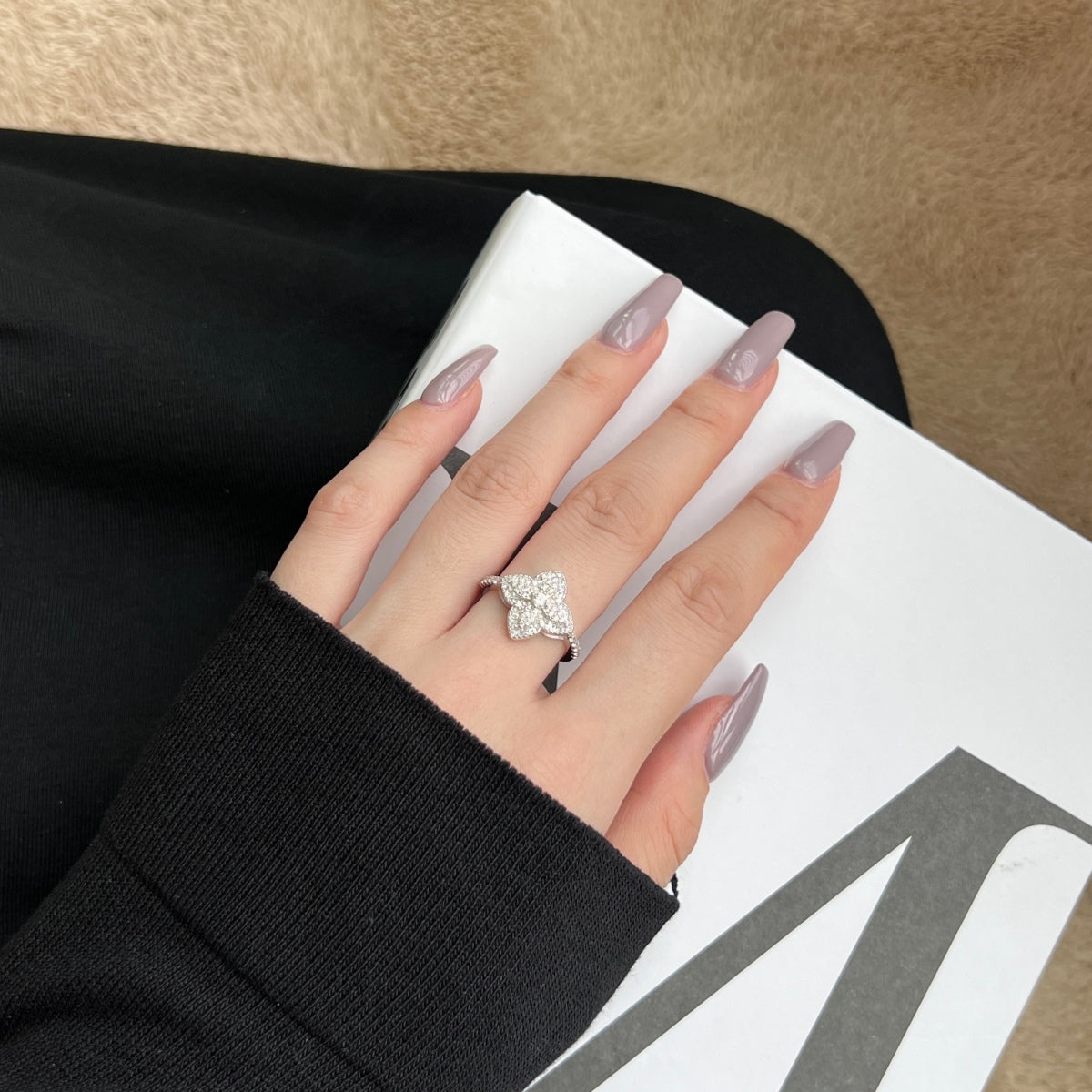 [Elite]Luxurious Colorful Flower Shape Banquet Ring