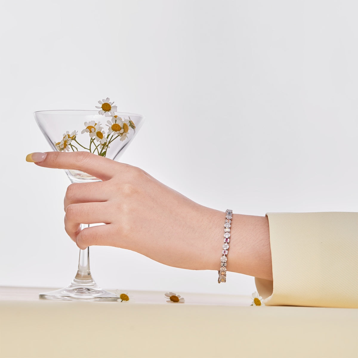 [Elite]Dazzling Radiant Multi Cut Daily Bracelet
