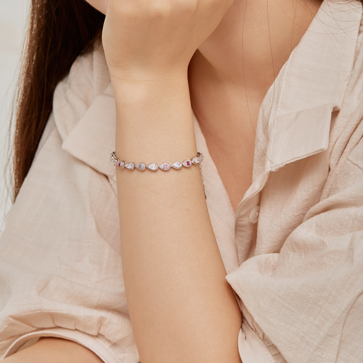 [Elite]0.25 Carat Radiant Water Drop Shape Daily Bracelet