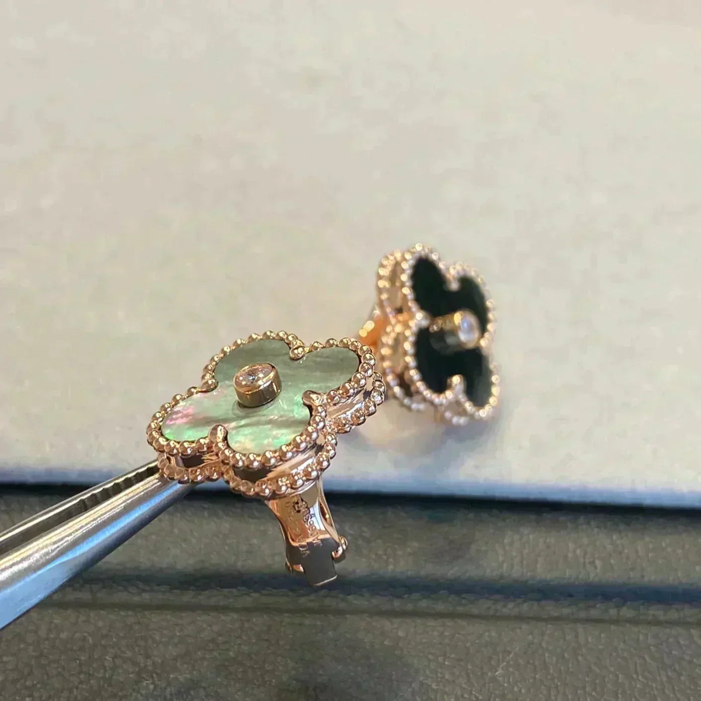 [Elite]CLOVER MEDIUM 1 MOTIFS GRAY MOP  DIAMOND EARRINGS