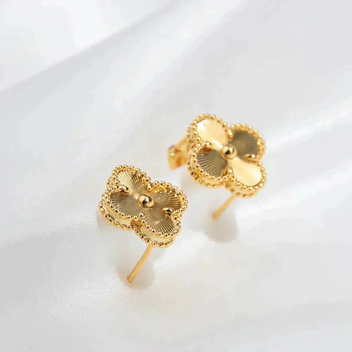 [Elite]CLOVER MEDIUM 1 MOTIFS LASER EARRINGS