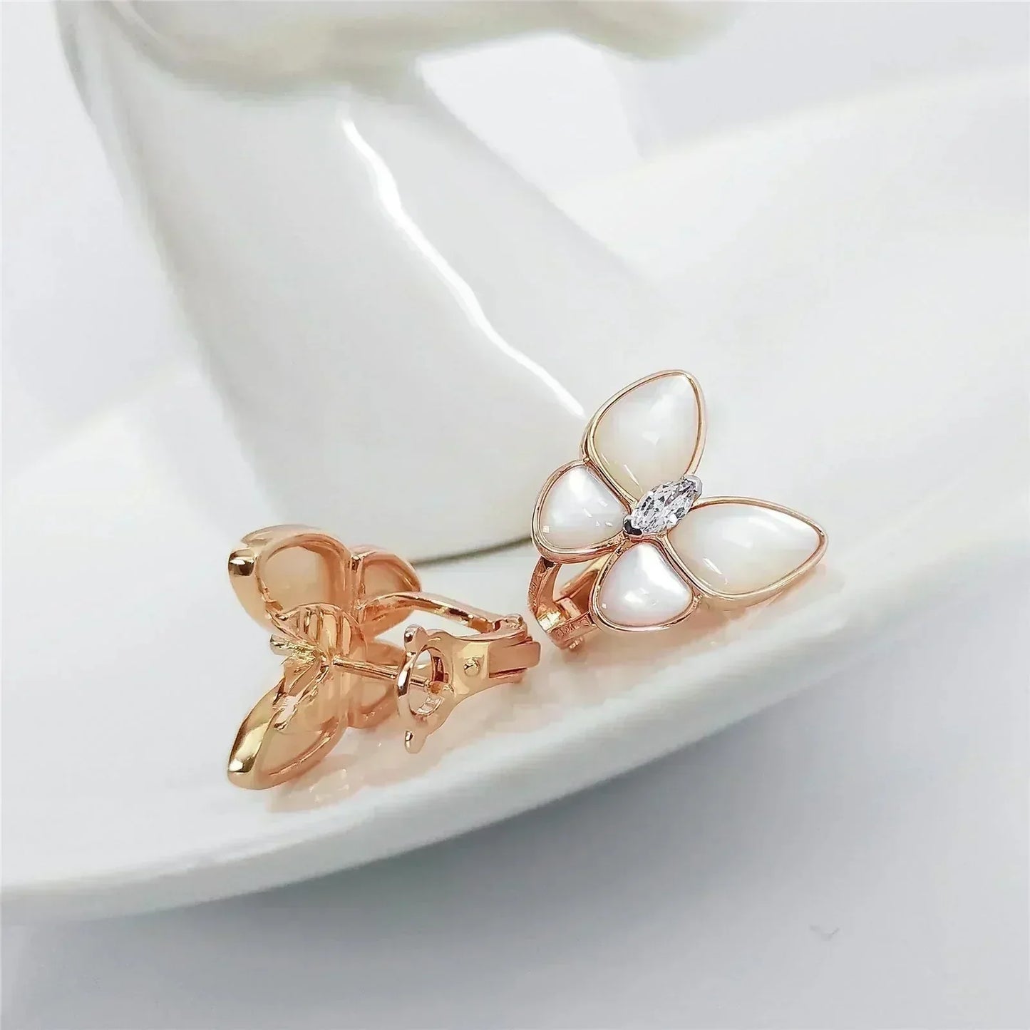 [Elite]BUTTERFLY MOP DIAMOND EARRINGS