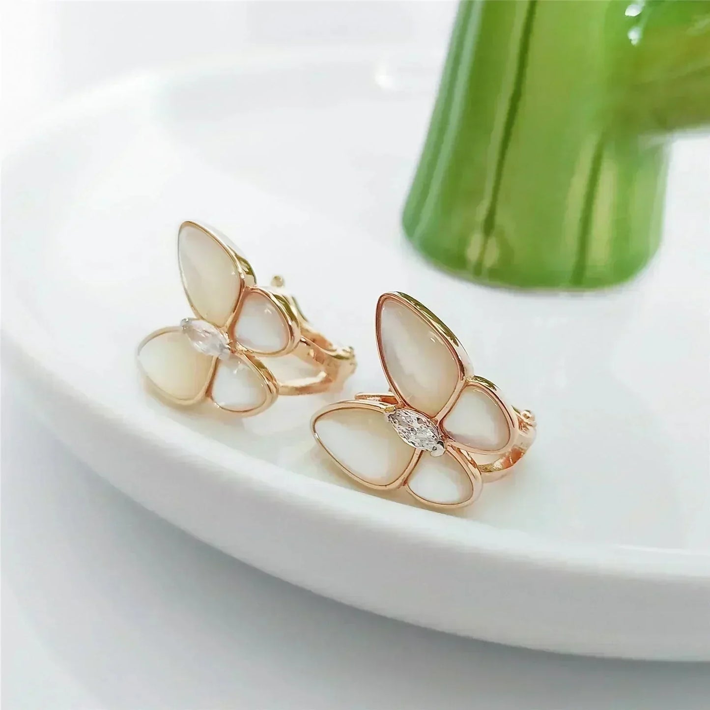 [Elite]BUTTERFLY MOP DIAMOND EARRINGS