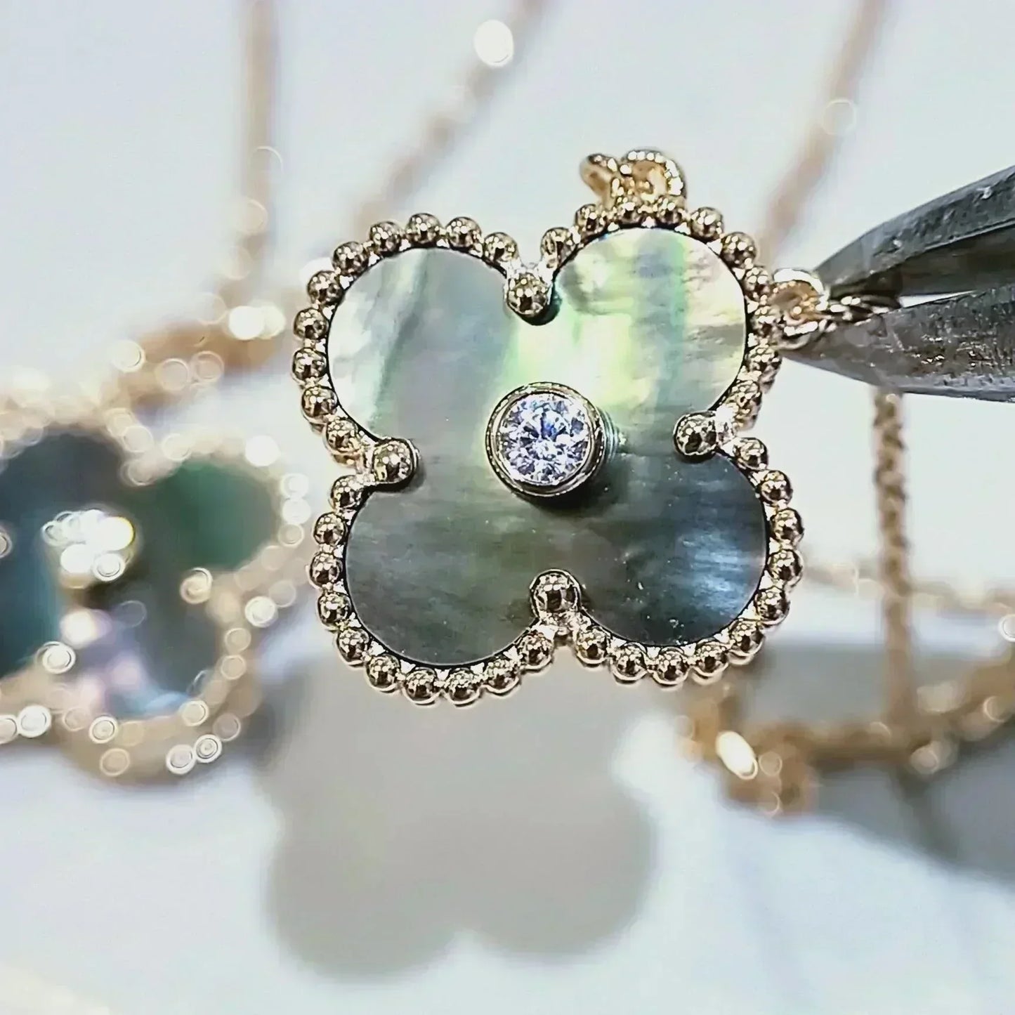 [Elite]CLOVER 15MM DIAMOND AND MOTHER-OF-GREY NECKLACE