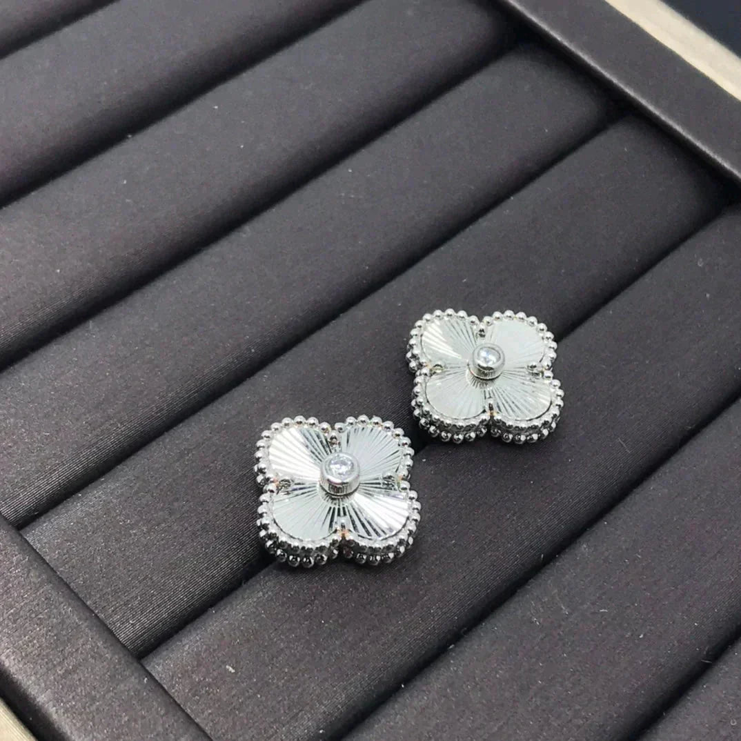 [Elite]CLOVER MINI 9.5MM LASER EARRINGS