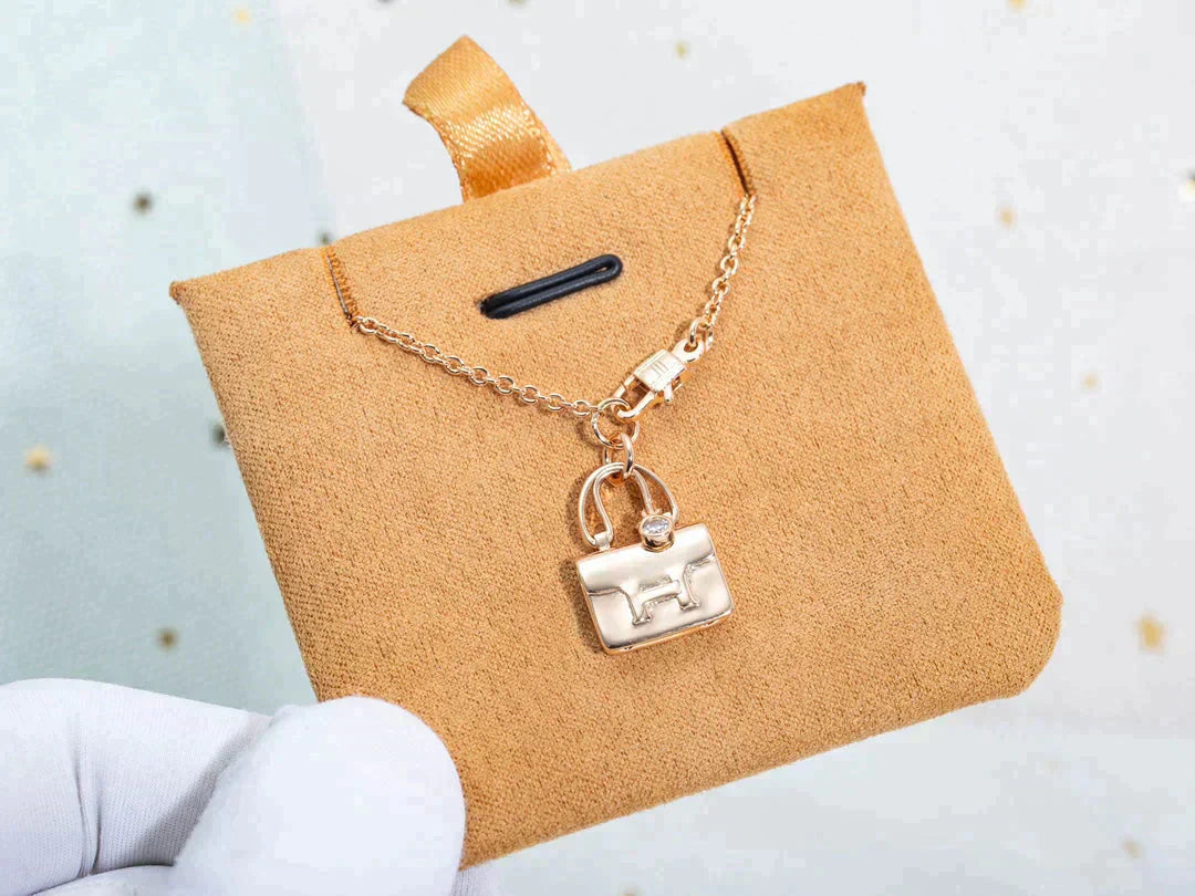 [Elite]AMULETTE PEDANT ROSE GOLD NECKLACE