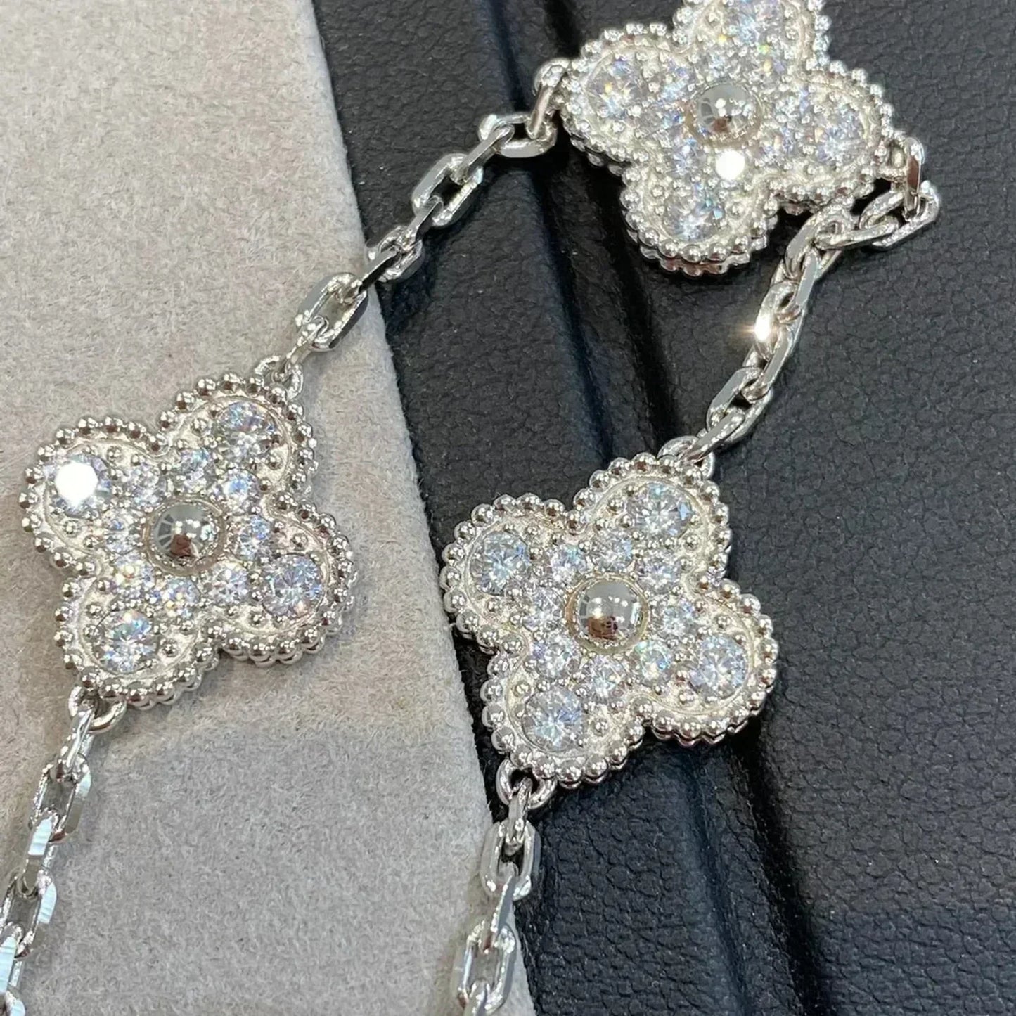 [Elite] CLOVER 5 MOTIF FULL DIAMOND BRACELET COLLECTION