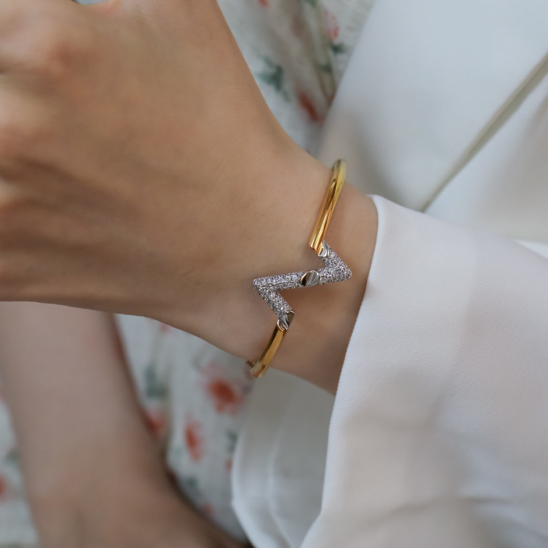 [Elite]VOLTE UPSITE DOWN GOLD DIAMOND BRACELET