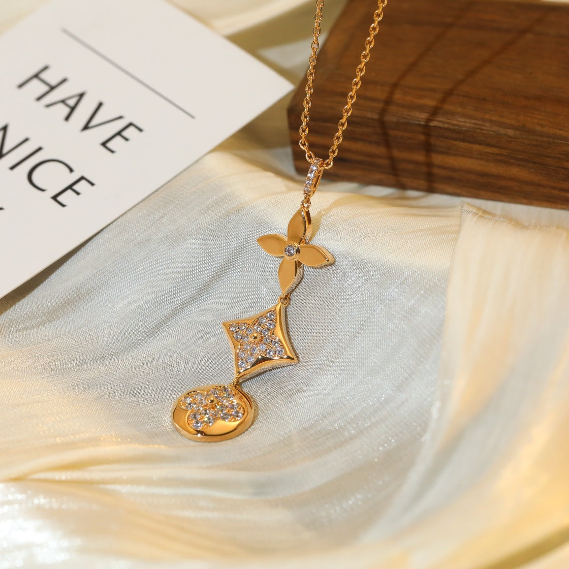 [Elite]STAR AND SUN DIAMOND PINK GOLD NECKLACE