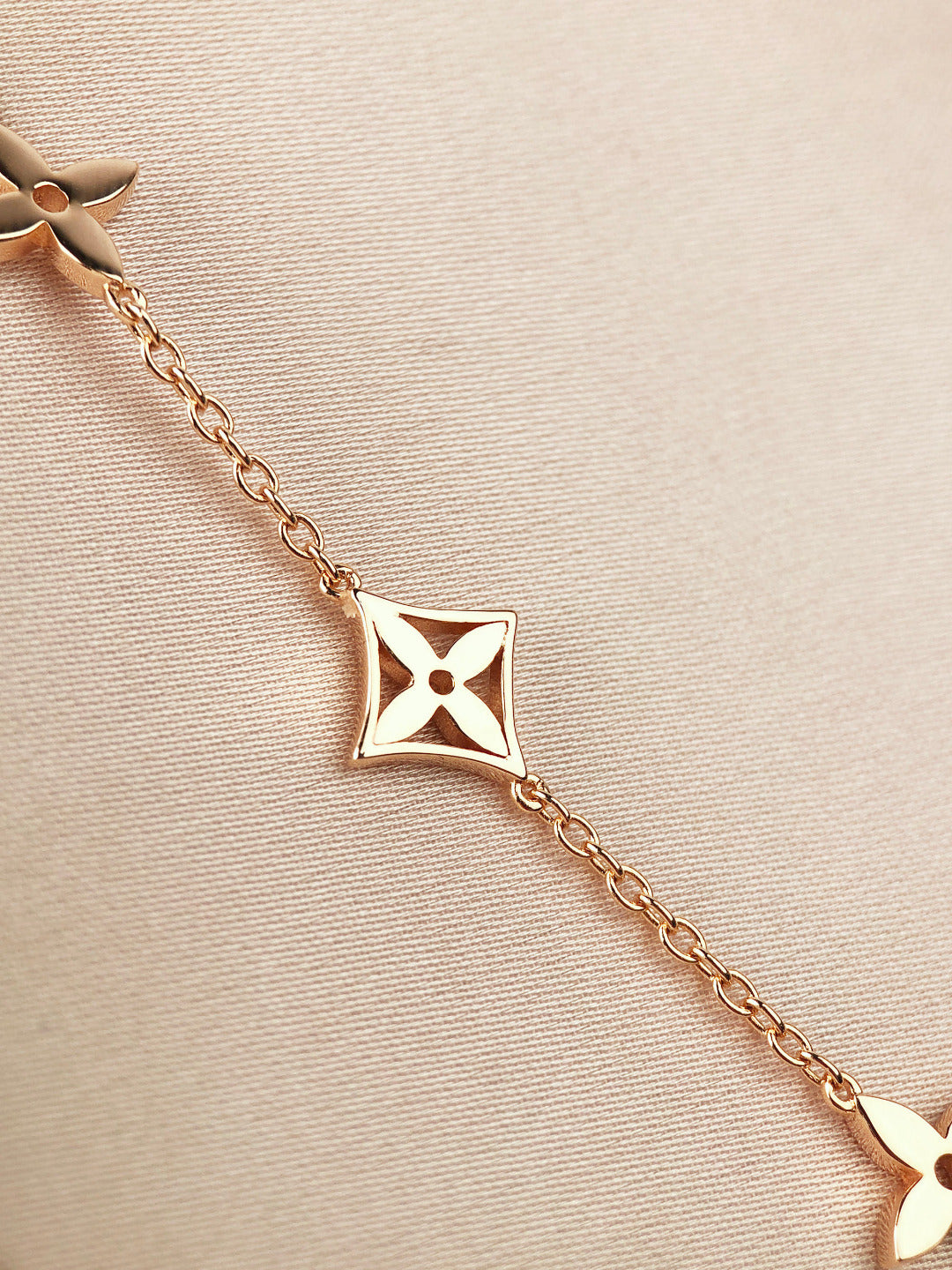 [Elite]STAR AND SUN 7 MOTIFS GOLD BRACELET