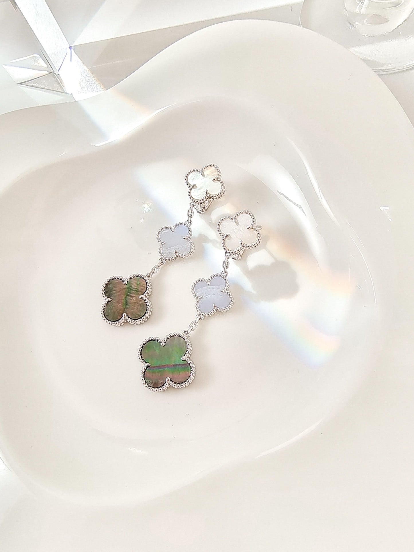 [Elite]CLOVER 3 MOTIFS CHALCEDONY DARK MOP SILVER EARRINGS