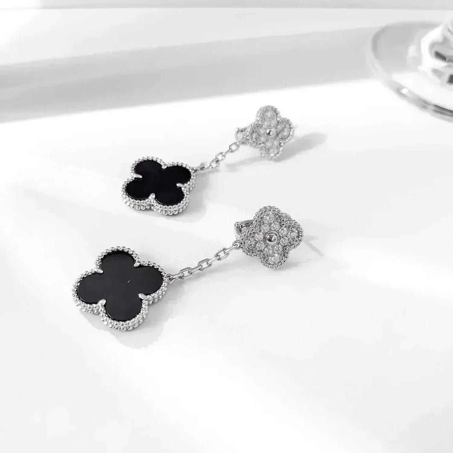 [Elite]CLOVER 2 MOTIFS  DIAMOND ONYX EARRINGS SILVER