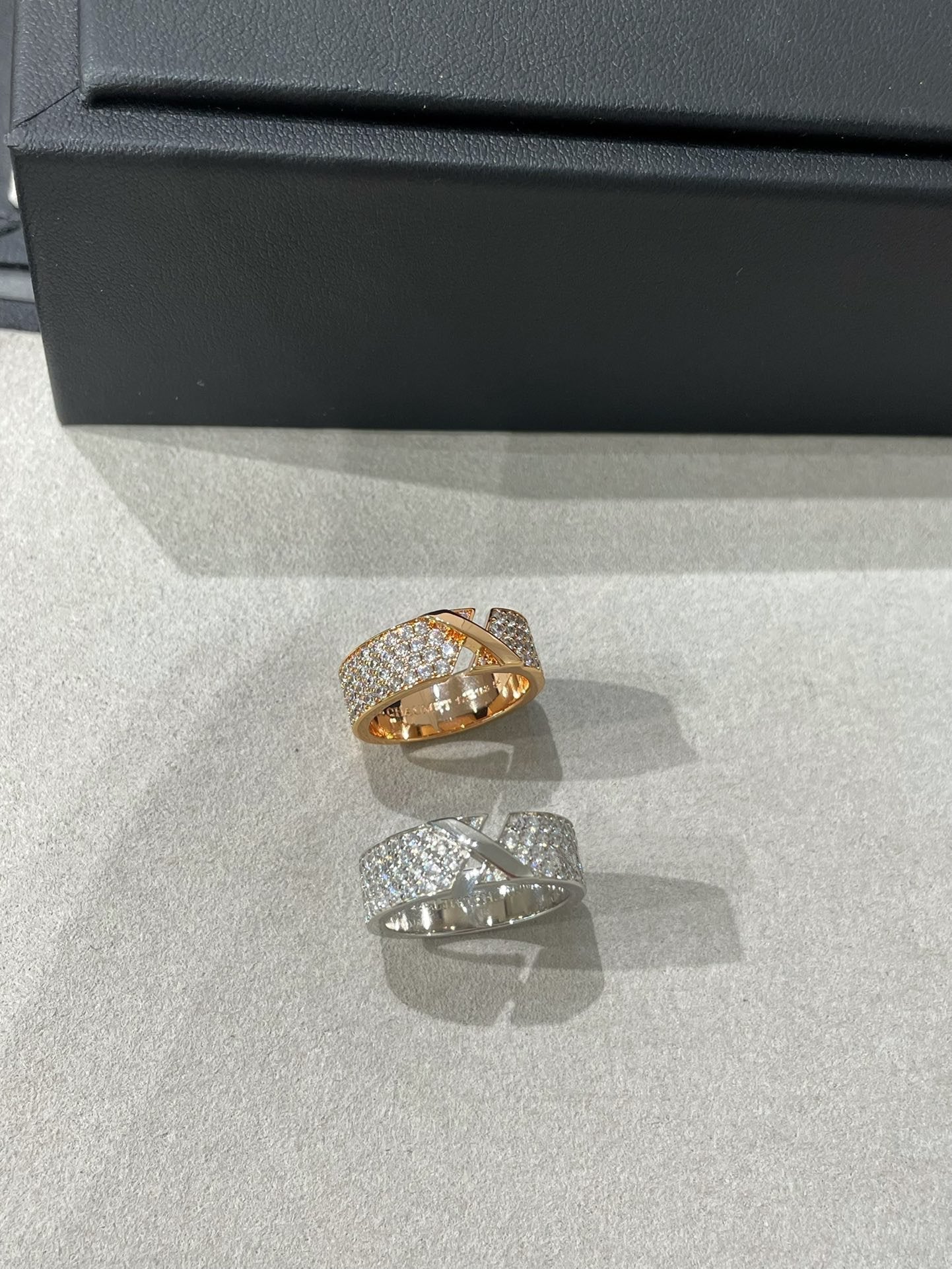 [Elite]LIENS EVIDENCE  DIAMOND PAVED RING