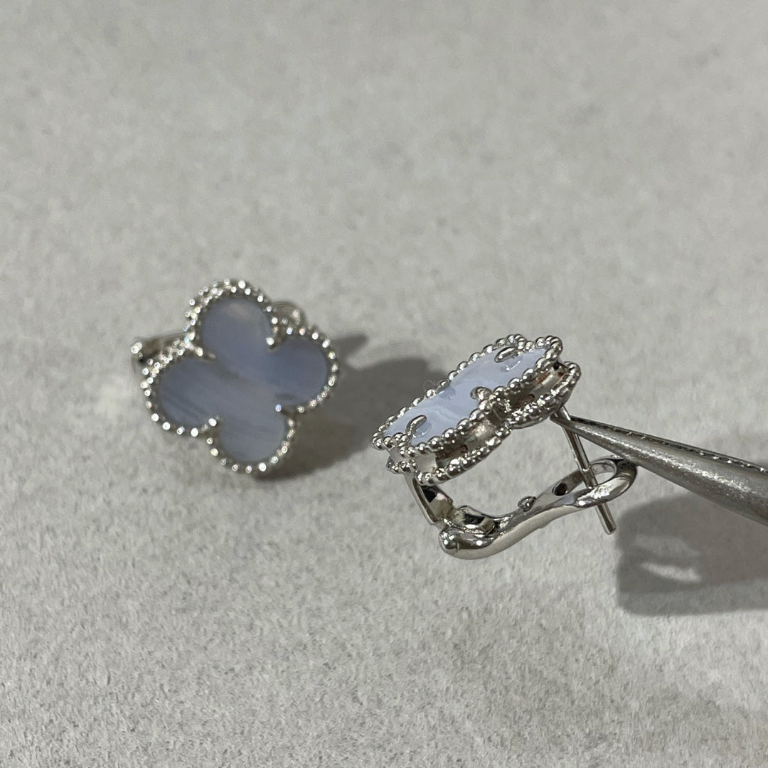 [Elite]CLOVER CHALCEDONY SILVER STUD EARRINGS
