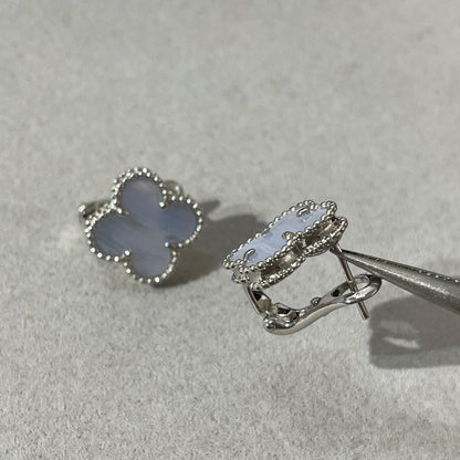 [Elite]CLOVER CHALCEDONY SILVER STUD EARRINGS