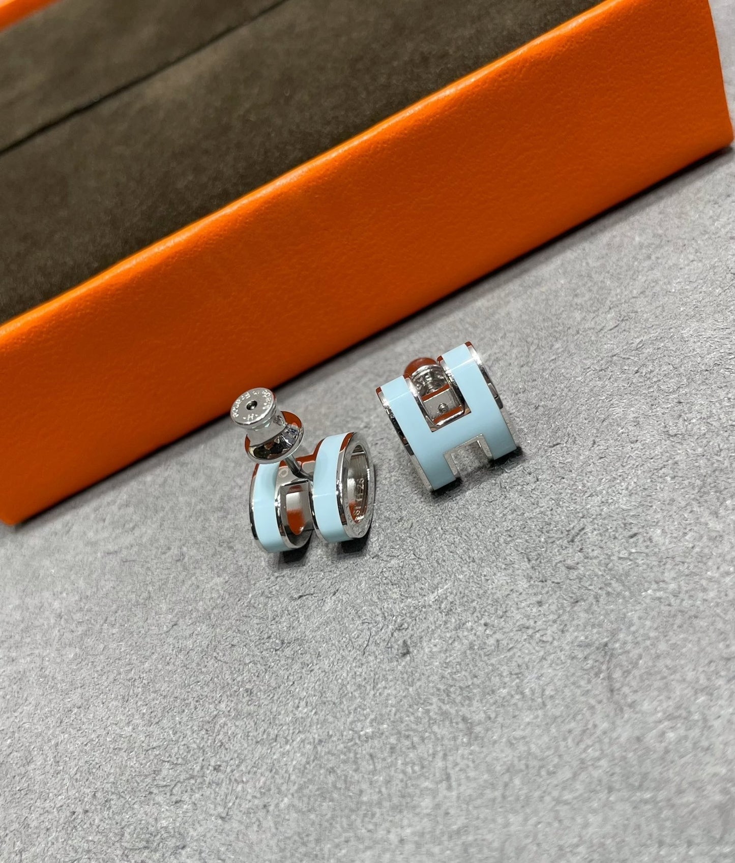 [Elite]POP H SKY BLUE STUD EARRINGS