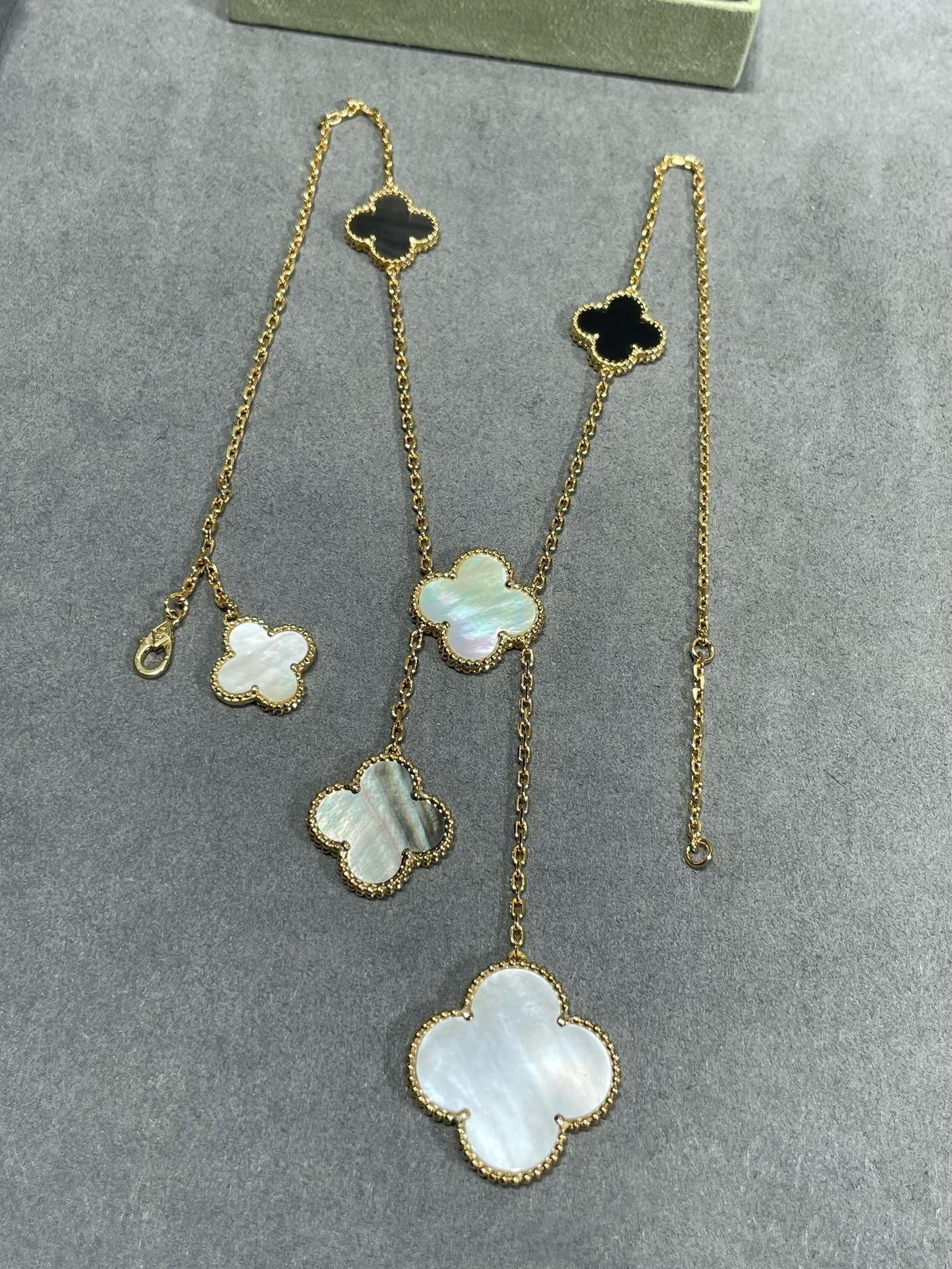 [Elite]CLOVER 6 MOTIF MOP ONYX GOLD NECKLACE