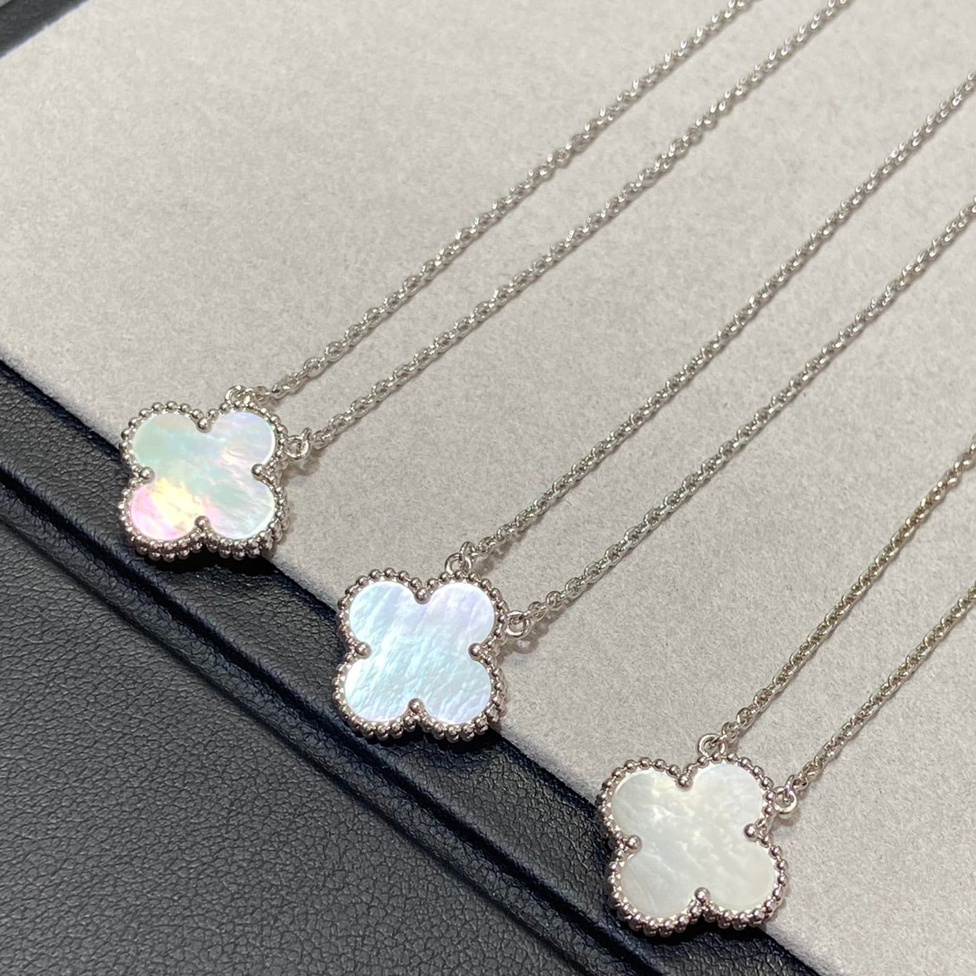 [Elite]CLOVER MEDIUM SILVER WHITE MOP NECKLACE