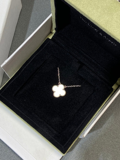 [Elite]CLOVER MEDIUM SILVER WHITE MOP NECKLACE
