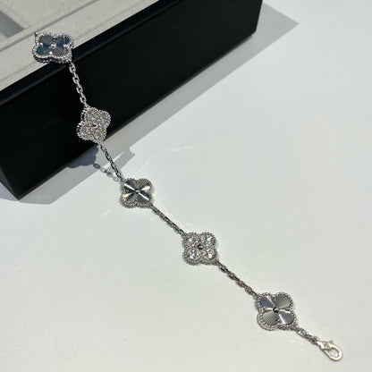 [Elite] CLOVER 5 MOTIF LASER BRACELET COLLECTION