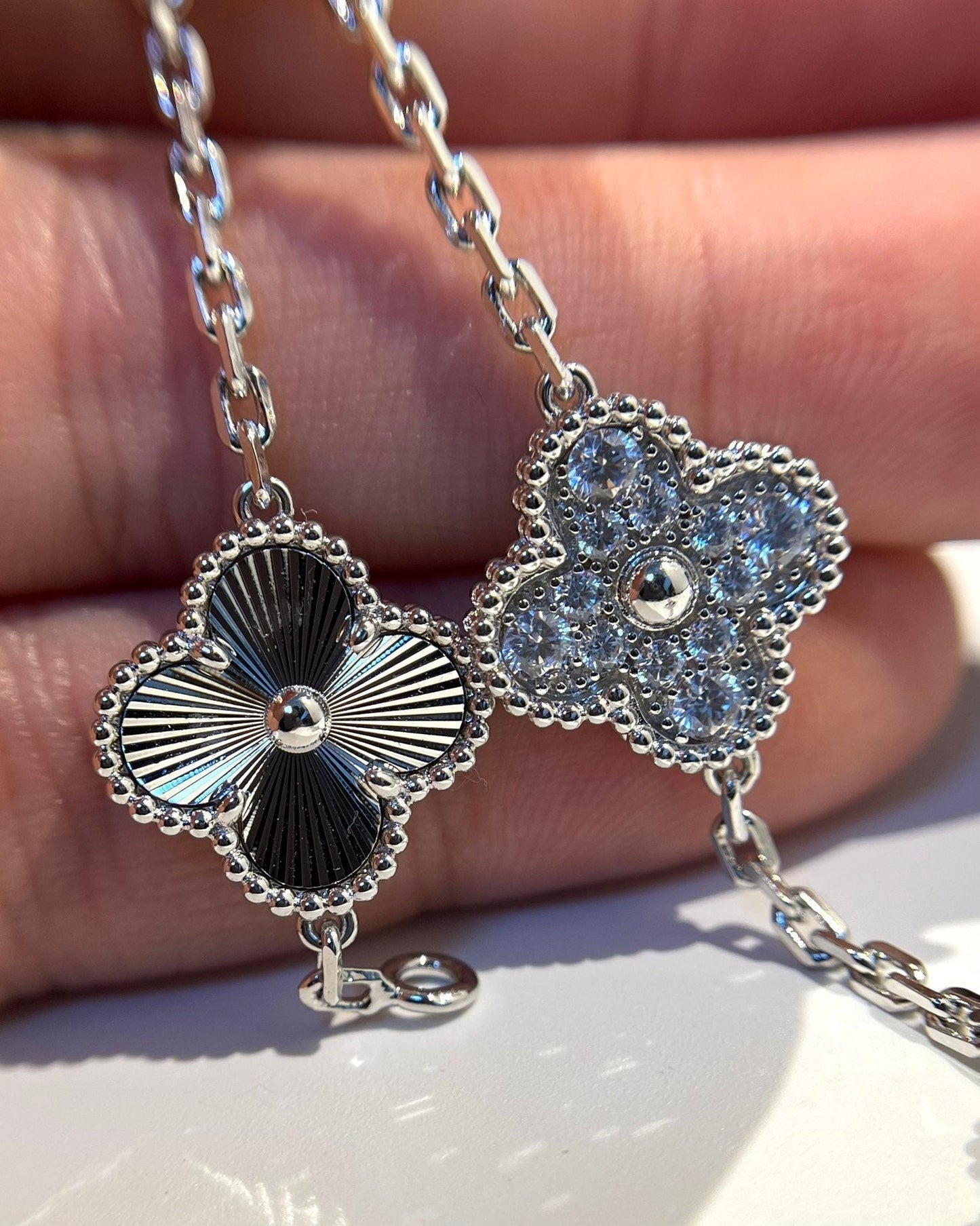 [Elite] CLOVER 5 MOTIF LASER BRACELET COLLECTION