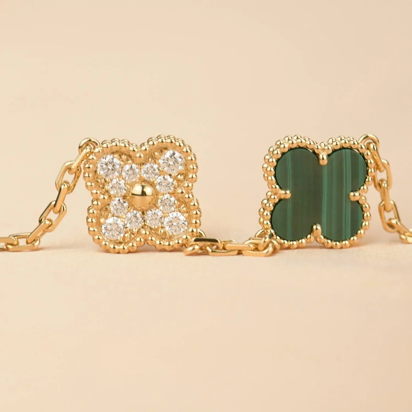 [Elite] CLOVER 5 MOTIF MALACHITE BRACELET COLLECTION