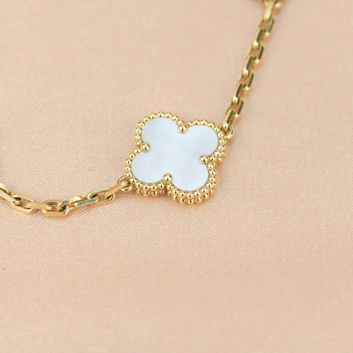 [Elite]CLOVER WHITE PEARL MOP 5 MOTIF BRACELET COLLECTION