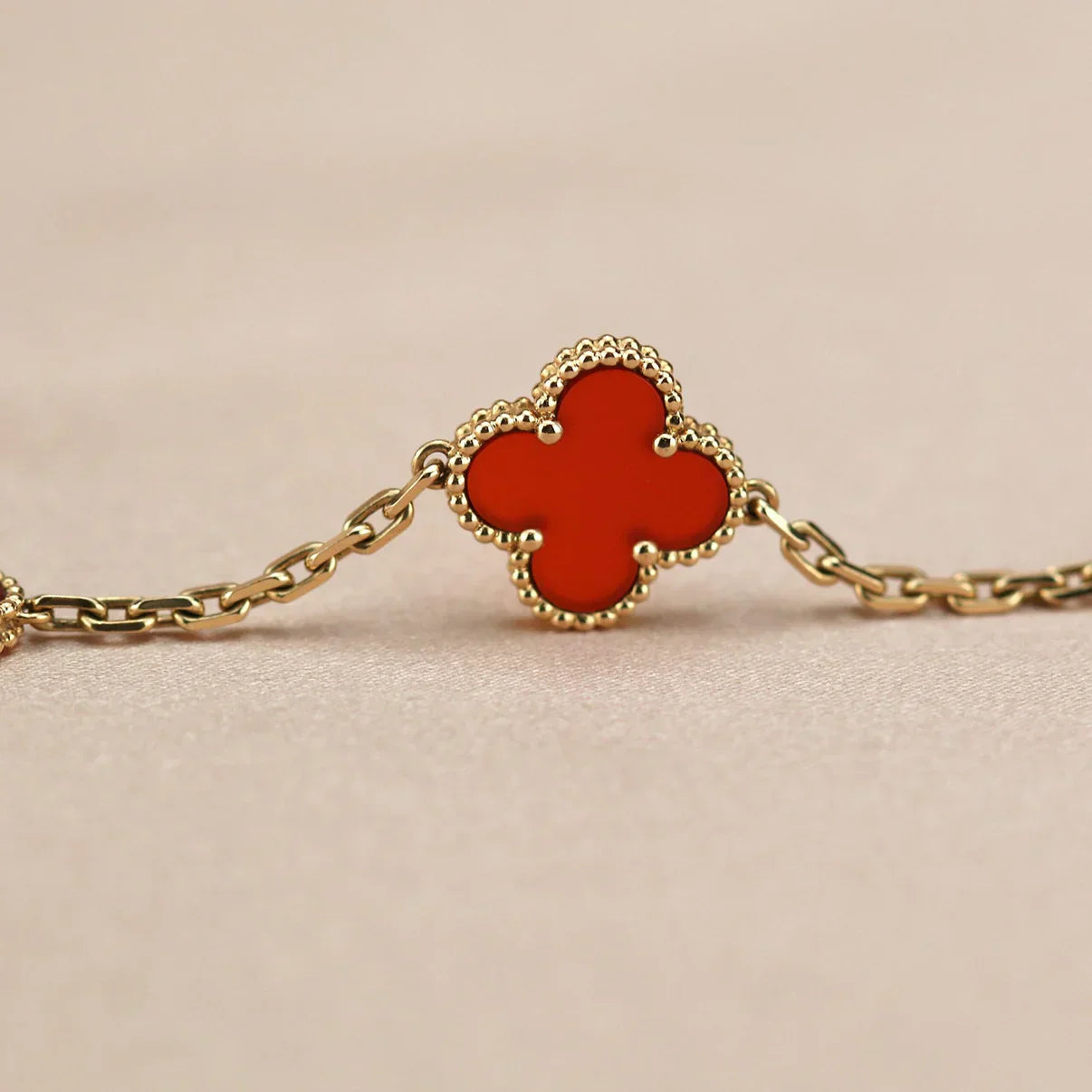 [Elite] CLOVER 5 MOTIF RED CORNELIAN BRACELET COLLECTION