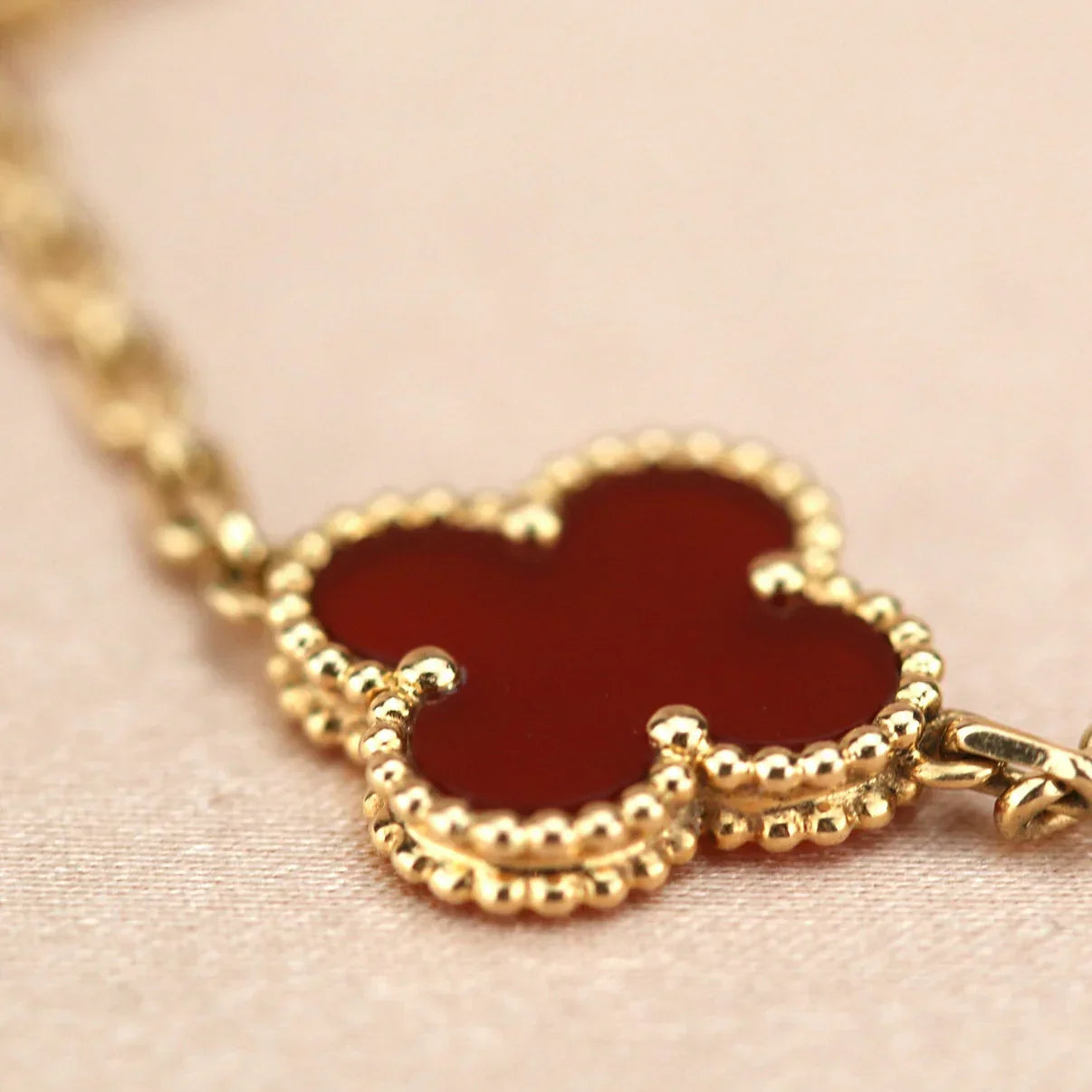 [Elite] CLOVER 5 MOTIF RED CORNELIAN BRACELET COLLECTION