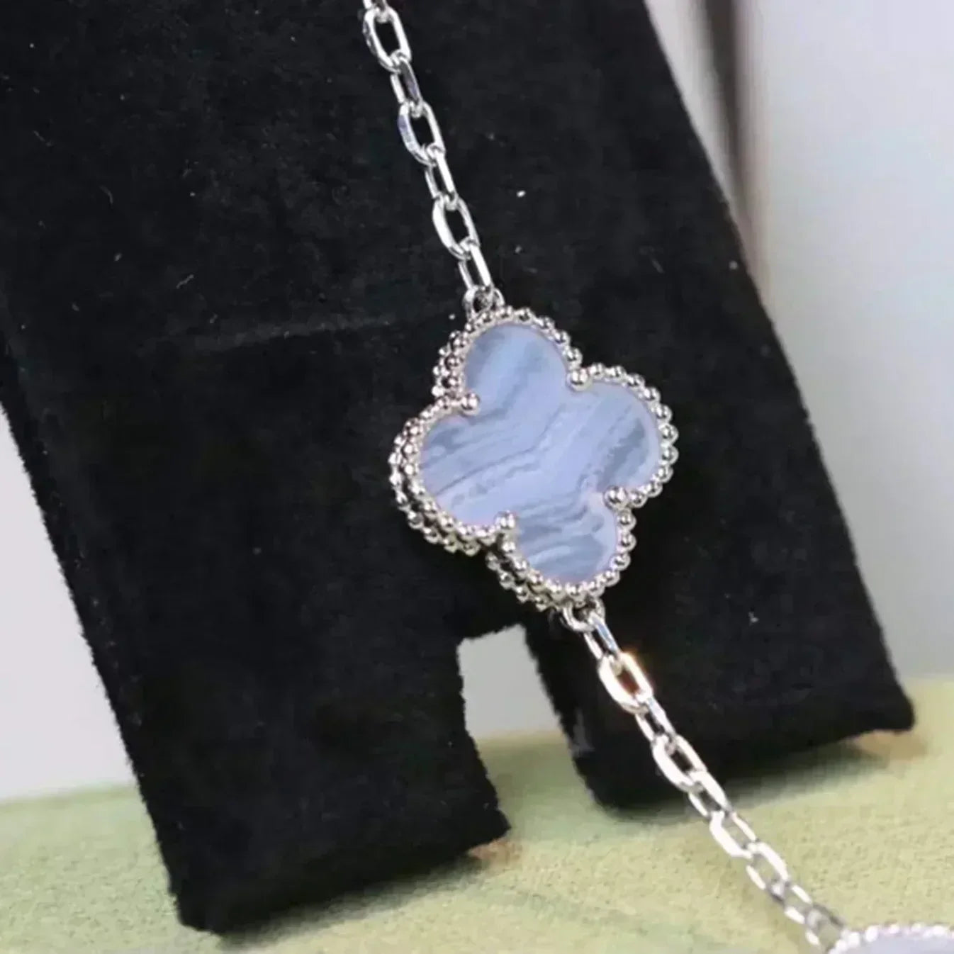 [Elite] CLOVER 5 MOTIF PURPLE CHALCEDONY BRACELET COLLECTION