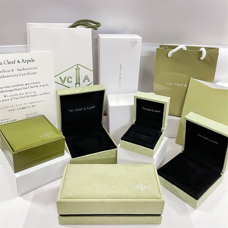 [Elite] VA CLOVER BOX GIFT BAG